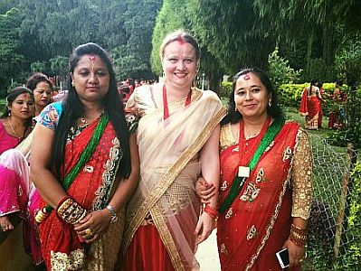Foto 7 3 Frauen im Sari - Teej festival